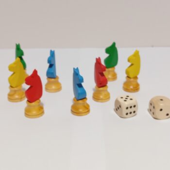 petits chevaux en bois